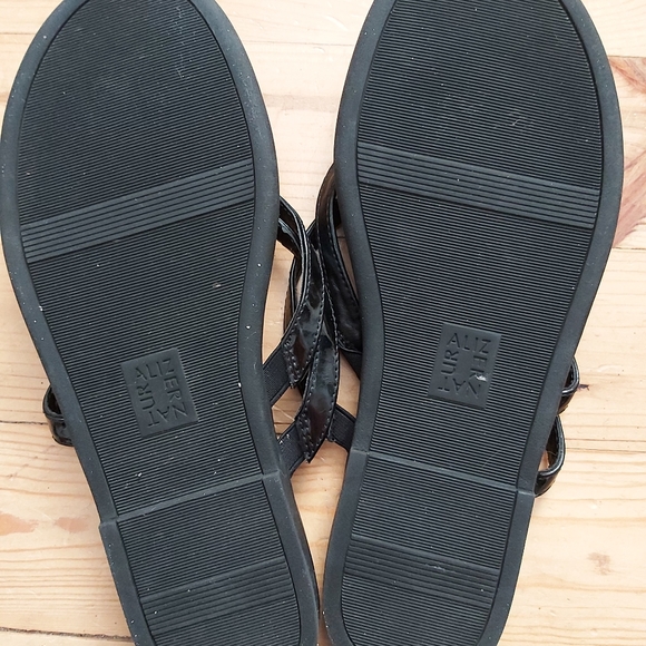 Naturalizer Black Sandals - Picture 2 of 2